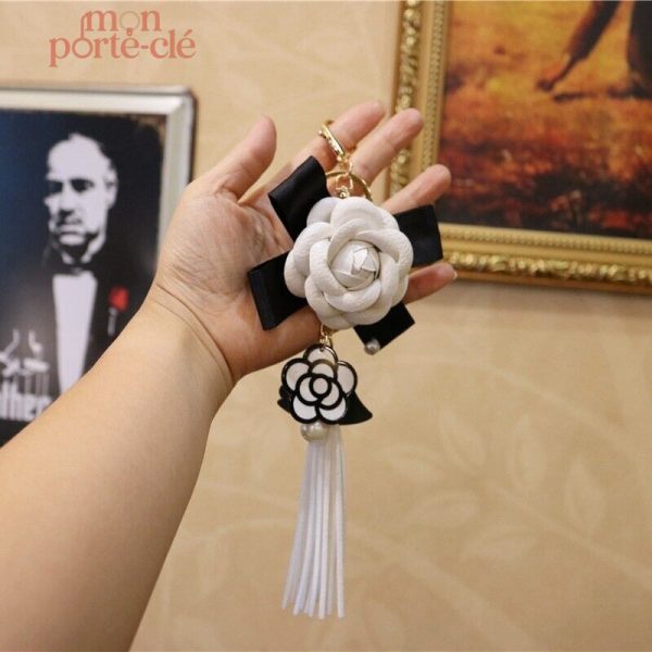 Porte-clé chic en cuir avec motif de fleur