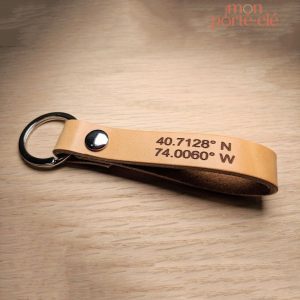 Porte-clé gravé en cuir, design sobre et chic