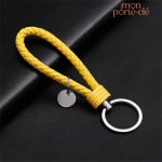 Accessoire tendance, porte-clé en cuir tressé