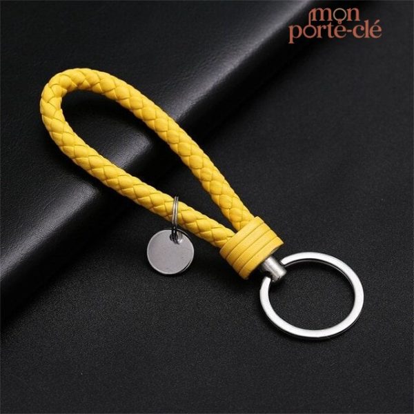 Accessoire tendance, porte-clé en cuir tressé
