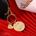 Porte-clé couple en souvenir d'un moment clé