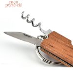 Outil 2 en 1 : décapsuleur et porte-clé