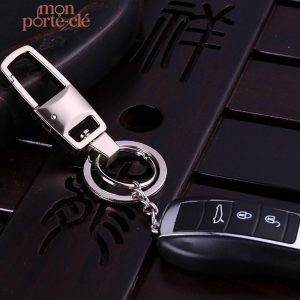 Porte-clé au design masculin en acier