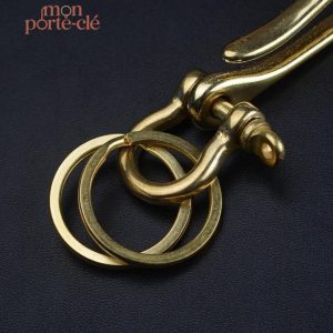 Crochet doré sur porte-clé masculin en acier