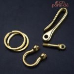 Accessoire homme : porte-clé en acier doré