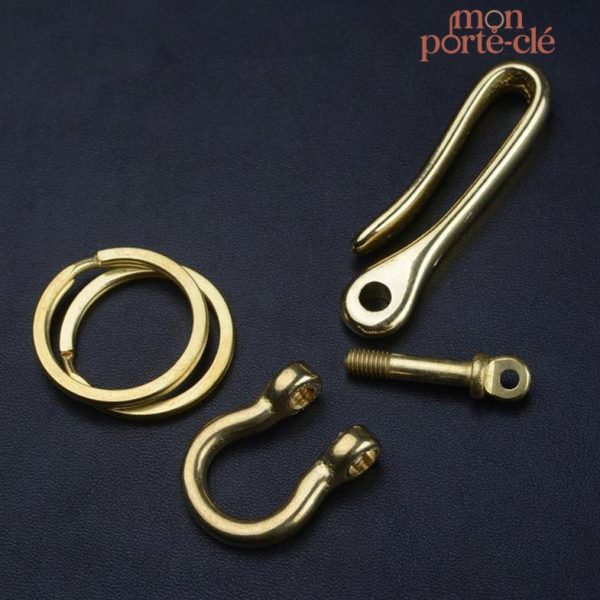 Accessoire homme : porte-clé en acier doré