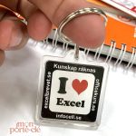 Porte-clé en plastique aux couleurs variées