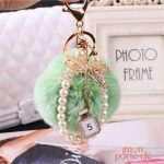 Accessoire porte-clé femme avec pompon chic