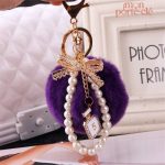 Porte-clé féminin avec pompon décoratif