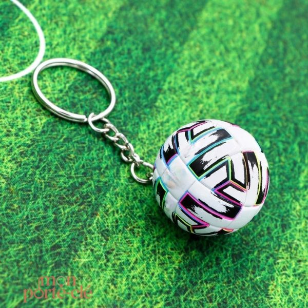Porte-clé en métal inspiré du football