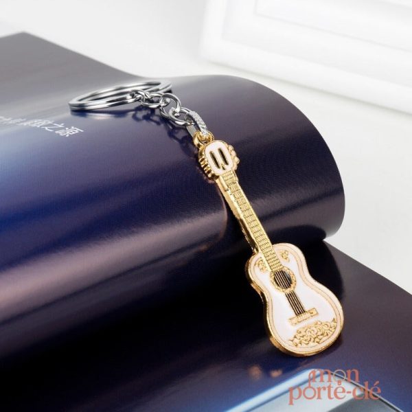 Porte-clé en forme de guitare pour les passionnés de musique