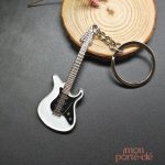 Accessoire musical : porte-clé en forme de guitare