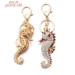 Porte-clé en métal représentant un hippocampe stylisé