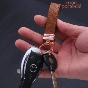 Porte-clé homme en métal avec design unique