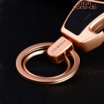 Porte-Clé en Acier avec lampe intégrée pour les aventures