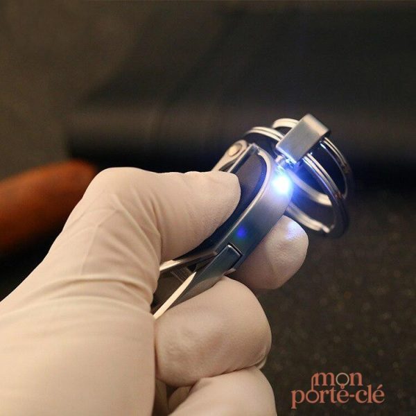 Design Épuré : Porte-Clé Multifonction Acier