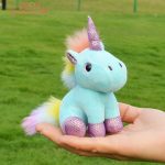 Porte-clé licorne peluche, un accessoire ludique