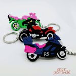 Porte-clé moto aux couleurs vives, parfait pour motards
