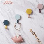 Porte-clé adhésif pour un rangement facile