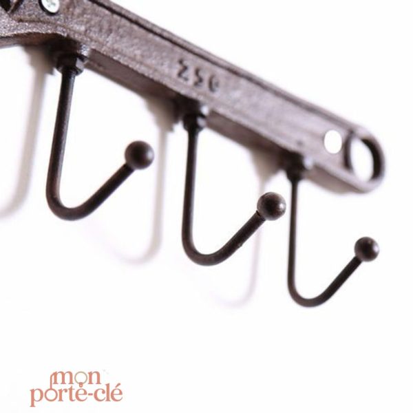 Rangement mural industriel pour objets clés