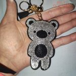 Porte-clé ours avec détails scintillants