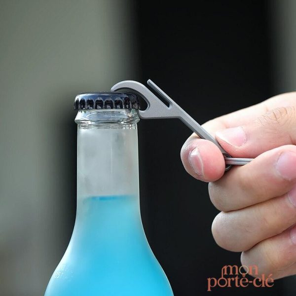 Porte-clé durable avec fonction décapsuleur