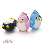 Porte-clé animal pingouin au design ludique