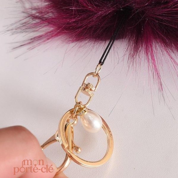 Porte-clé élégant en pompon Bordeau, ajout de couleur à vos accessoires
