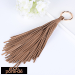 Accessoire en cuir : porte-clé pompon