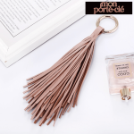 Pompon en cuir pour porte-clé stylé