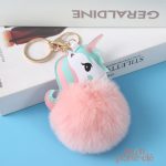 Porte-clé pompon licorne, un accessoire enchanteur