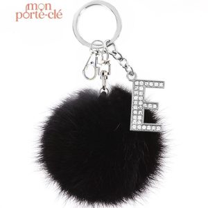 Porte-clé pompon coloré, un accessoire pratique