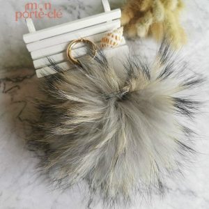 Accessoire tendance : porte-clé pompon chic
