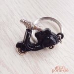 Porte-clé moto unique en couleur