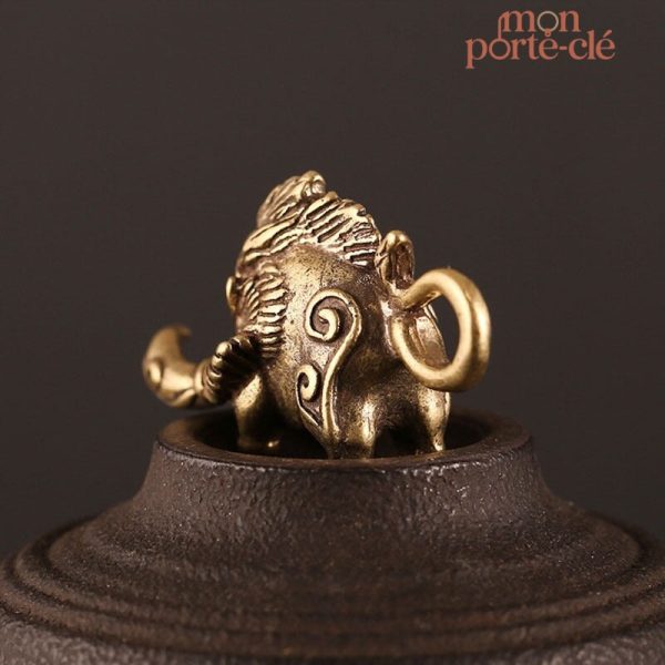 Porte-clé animal en forme de sanglier, détail artistique charmant