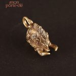 Porte-clé inspiré du sanglier, parfait pour les passionnés de nature