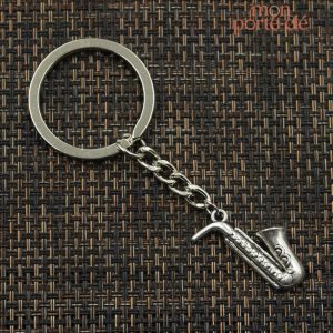 Porte-clé musical représentant un saxophone stylisé