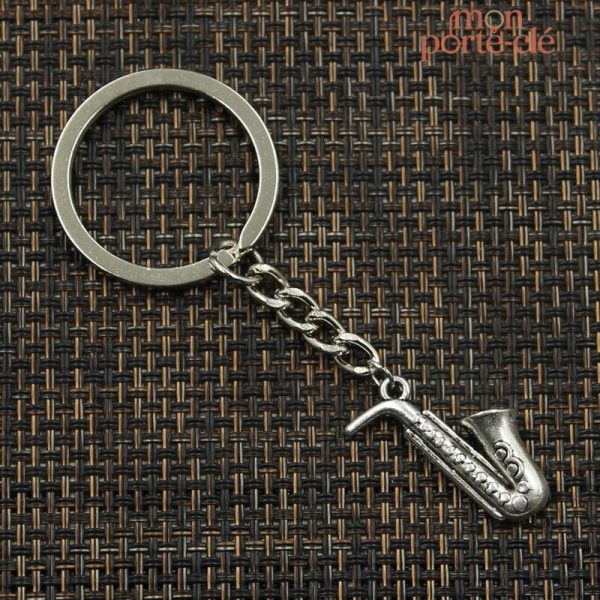 Porte-clé musical représentant un saxophone stylisé