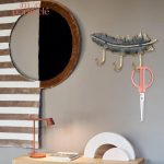 Accroche-clés mural plume, solution décorative et fonctionnelle