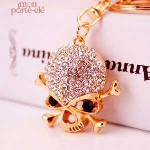 Accessoire tendance, porte-clé tête de mort décoré de strass