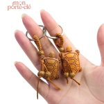 Porte-clé en forme de tortue, design en bois naturel