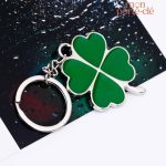 Porte-clé unique représentant un trèfle