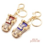 Porte-clé voiture élégant en finition dorée