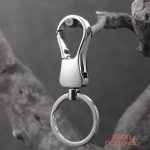 Porte-clé stylé en acier inoxydable pour un look masculin