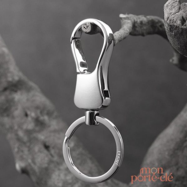 Porte-clé stylé en acier inoxydable pour un look masculin
