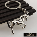 Élégant porte-clé sur le thème de l'équitation
