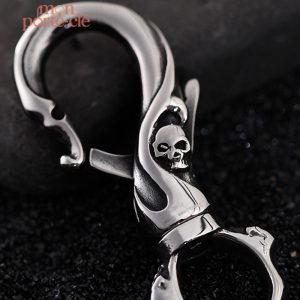 Accessoire de mode masculin : porte-clé gothique