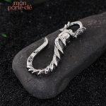 Crochet en acier pour un porte-clé raffiné